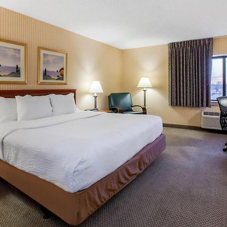 La Quinta Inn By Wyndham Detroit Southgate Bagian luar foto